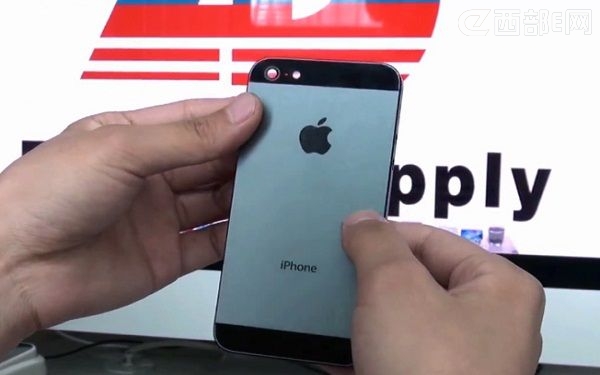 iPhone5K_J(rn)XϽw